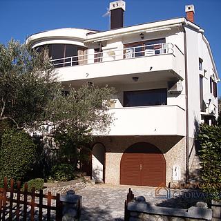 Prodej rodinného domu, 346m²