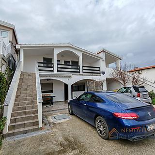 Prodej rodinného domu, 200m²