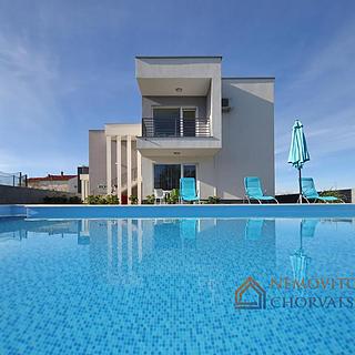 Prodej rodinného domu, 235m²