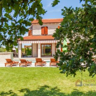 Prodej rodinného domu, 219m²