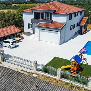 Prodej rodinného domu, 400m²