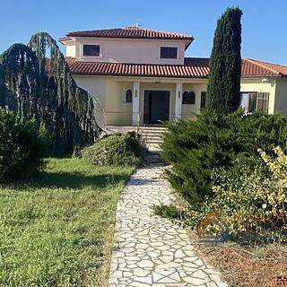 Prodej rodinného domu, 348m²