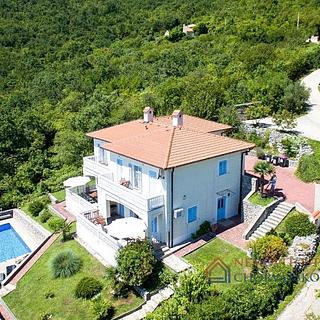 Prodej rodinného domu, 300m²