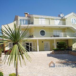 Prodej rodinného domu, 454m²