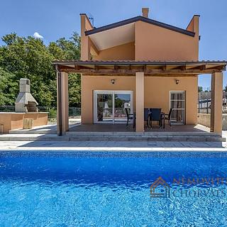 Prodej rodinného domu, 168m²