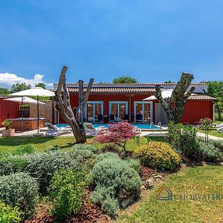 Prodej rodinného domu, 382m²