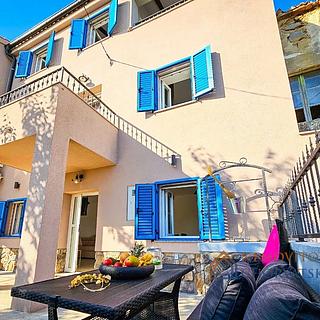 Prodej rodinného domu, 192m²