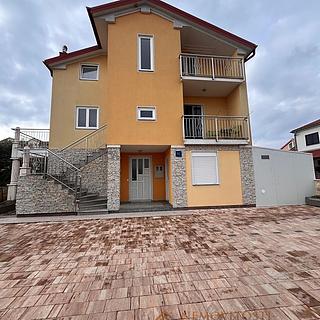 Prodej rodinného domu, 306m²