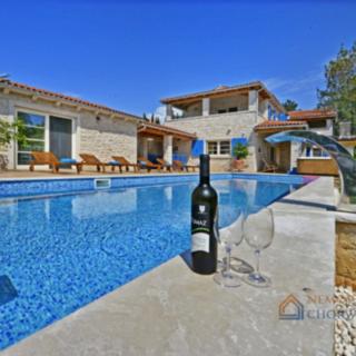 Prodej rodinného domu, 398m²