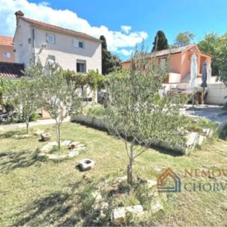 Prodej rodinného domu, 204m²