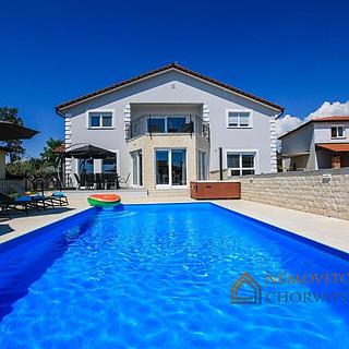 Prodej rodinného domu, 450m²