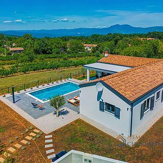 Prodej rodinného domu, 180m²