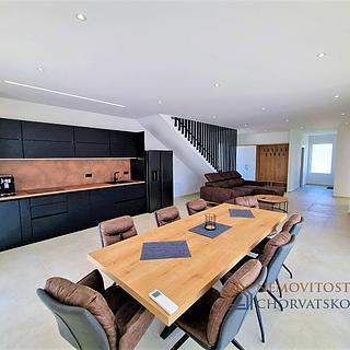 Prodej rodinného domu, 198m²