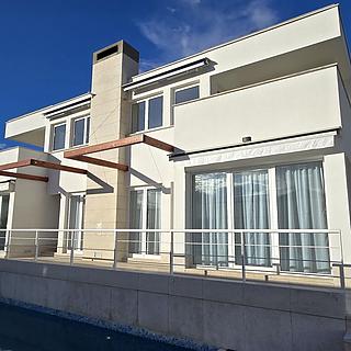 Prodej rodinného domu, 400m²