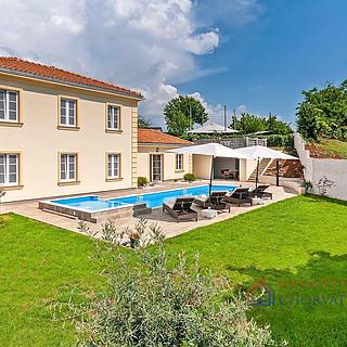 Prodej rodinného domu, 180m²