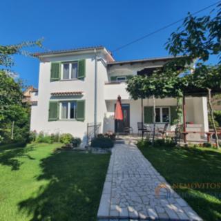 Prodej rodinného domu, 253m²