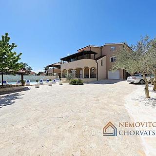 Prodej rodinného domu, 550m²