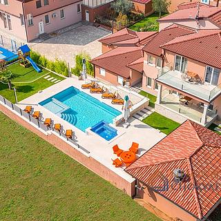 Prodej rodinného domu, 600m²