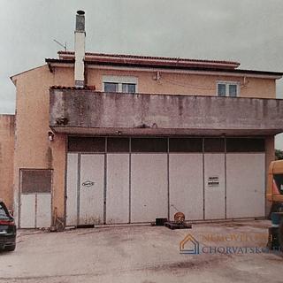 Prodej rodinného domu, 258m²