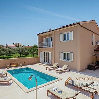 Prodej rodinného domu, 180m²