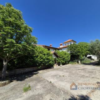 Prodej rodinného domu, 320m²