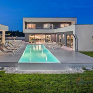 Prodej rodinného domu, 308m²