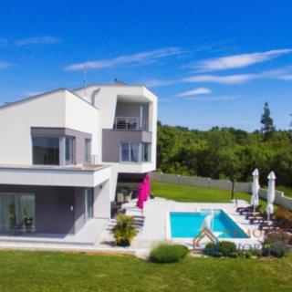 Prodej rodinného domu, 240m²