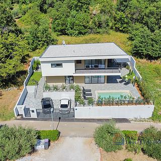 Pronájem rodinného domu, 188m²