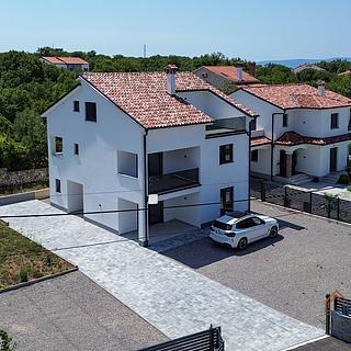 Prodej rodinného domu, 184m²