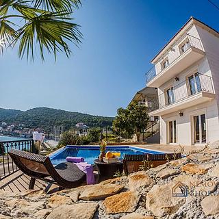 Prodej rodinného domu, 247m²