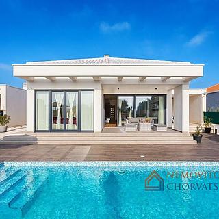 Prodej rodinného domu, 215m²