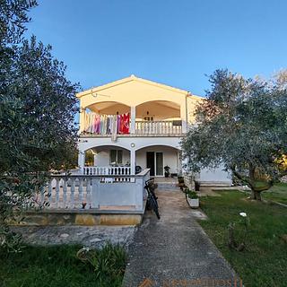 Prodej rodinného domu, 278m²