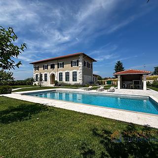 Prodej rodinného domu, 282m²