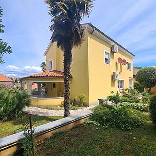 Prodej rodinného domu, 180m²