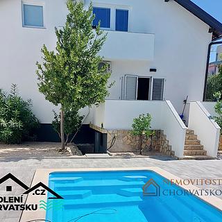 Prodej rodinného domu, 180m²