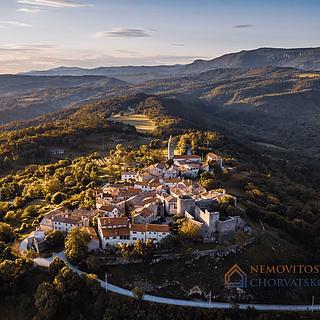 Prodej stavební parcely 100 000 m² v Chorvatsku