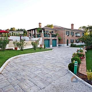 Prodej rodinného domu, 314m²