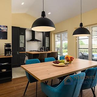 Pronájem rodinného domu, 186m²