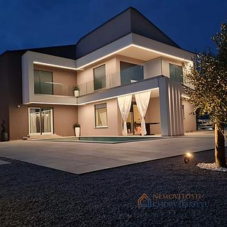 Prodej rodinného domu, 180m²