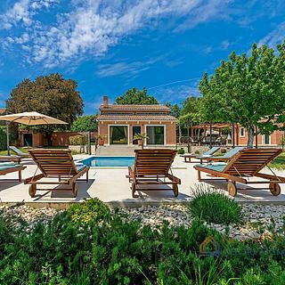 Prodej rodinného domu, 200m²