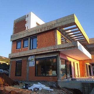 Prodej rodinného domu, 220m²