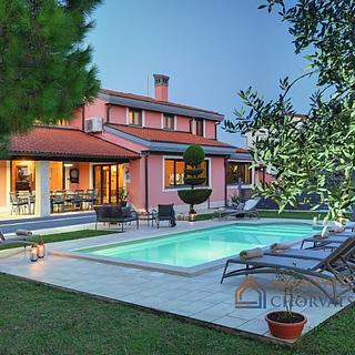 Prodej rodinného domu, 347m²