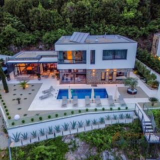 Prodej rodinného domu, 350m²