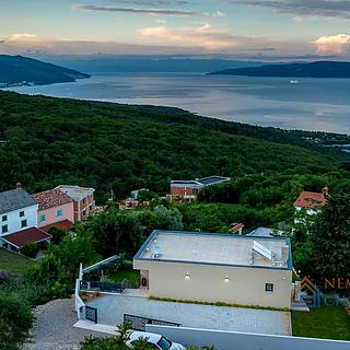 Prodej rodinného domu, 220m²