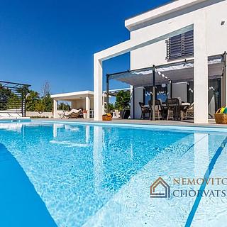 Prodej rodinného domu, 250m²