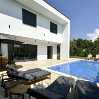 Prodej rodinného domu, 178m²