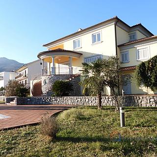 Prodej rodinného domu, 505m²