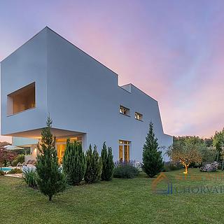 Prodej rodinného domu, 350m²