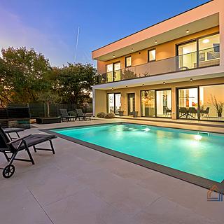 Prodej rodinného domu, 200m²