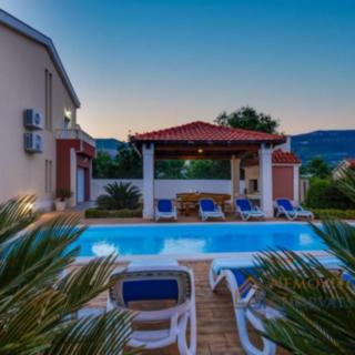 Prodej rodinného domu, 277m²